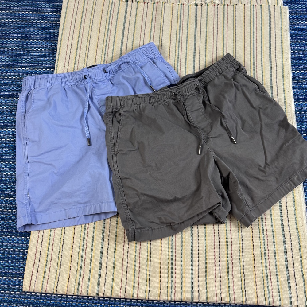 Gap Shorts Mens Large Blue Gray Chino 7 Inseam Elastic Waist Casual Lot Of 2